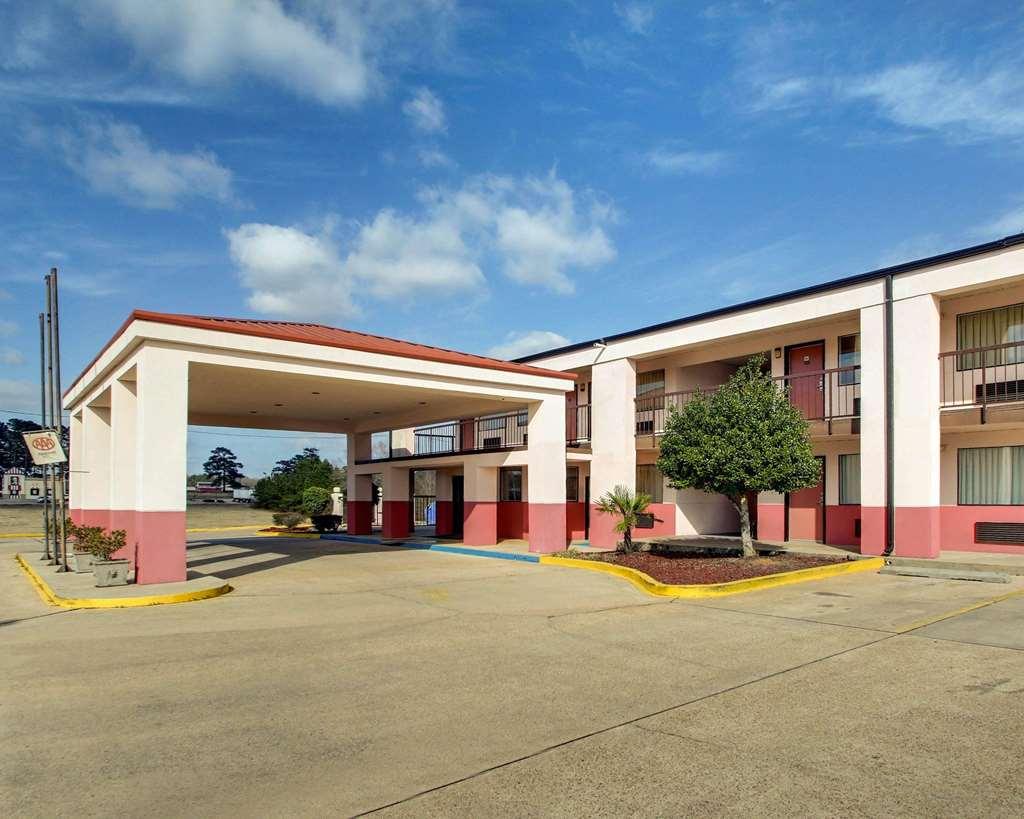 Econo Lodge Inn & Suites Форест Экстерьер фото