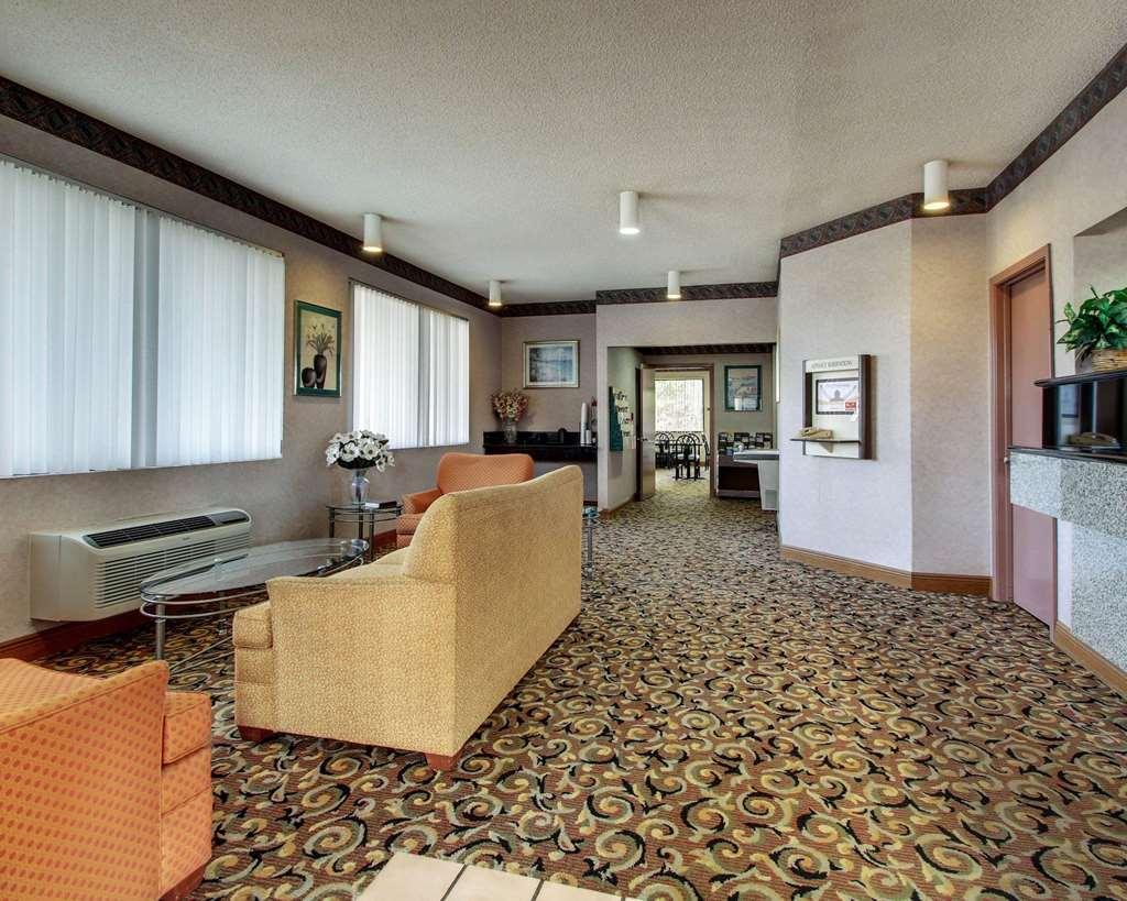 Econo Lodge Inn & Suites Форест Интерьер фото